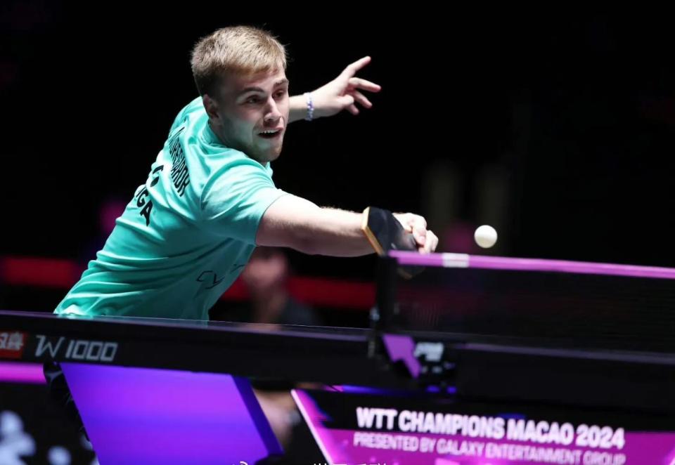 因此他把复 因此他把复